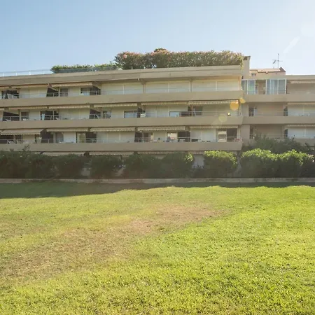 Aparthotel Pierre & Vacances Eden 2*